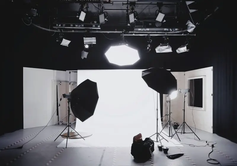 Estudio fotográfico profesional con iluminación